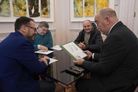 Imagen Miguel Ángel de Vicente repasa la actualidad de Fuenterrebollo, Otero de Herreros, Ayllón y Navalmanzano junto a sus regidores